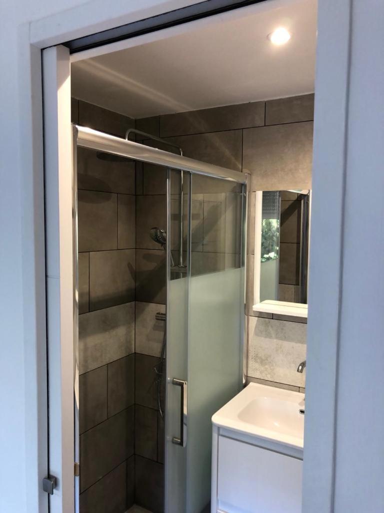 Chambre Avec Salle D'Eau Privee Dans Appartement Partage 200 M Du Tram Montpellier Quarto foto