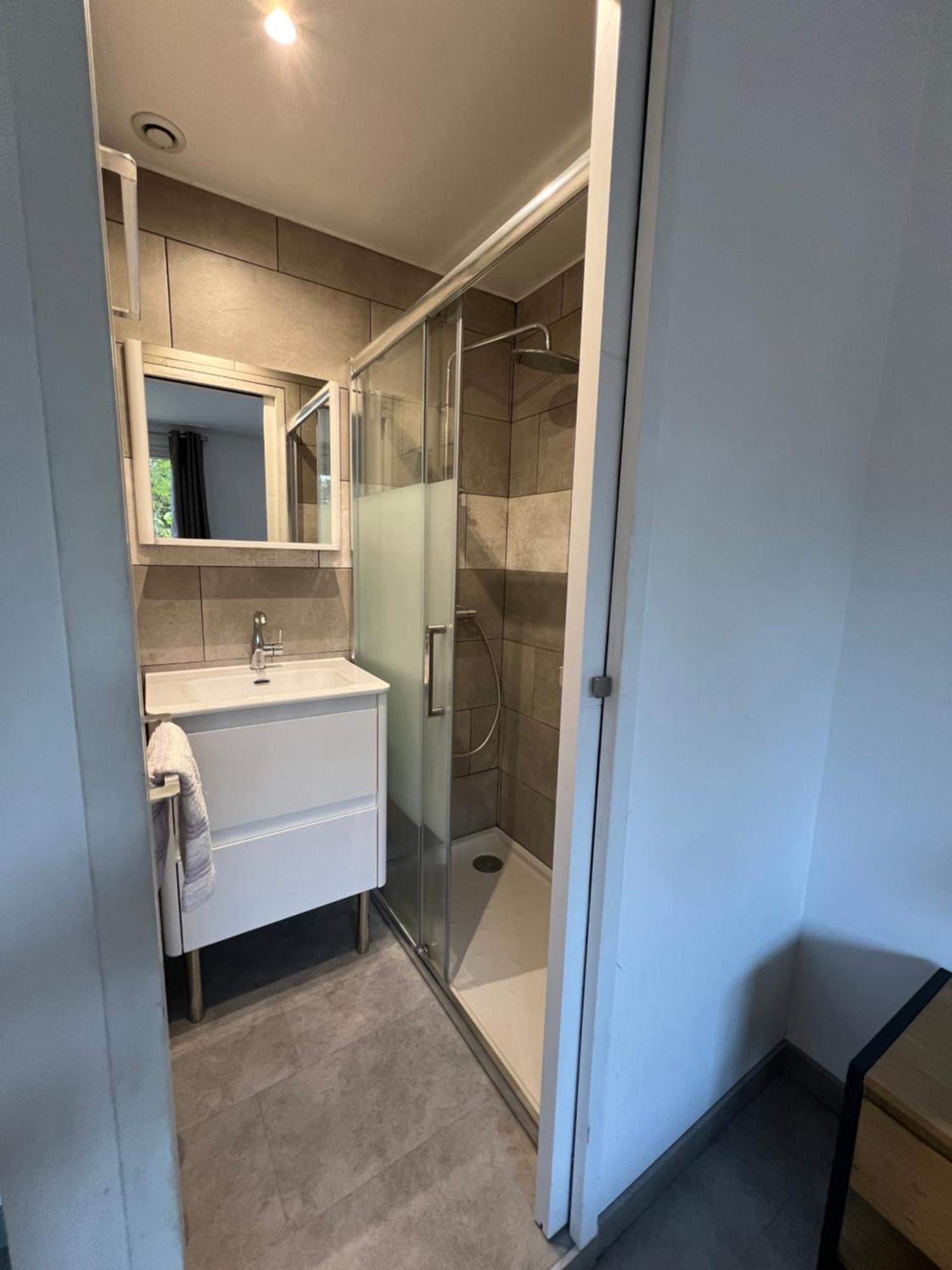 Chambre Avec Salle D'Eau Privee Dans Appartement Partage 200 M Du Tram Montpellier Quarto foto